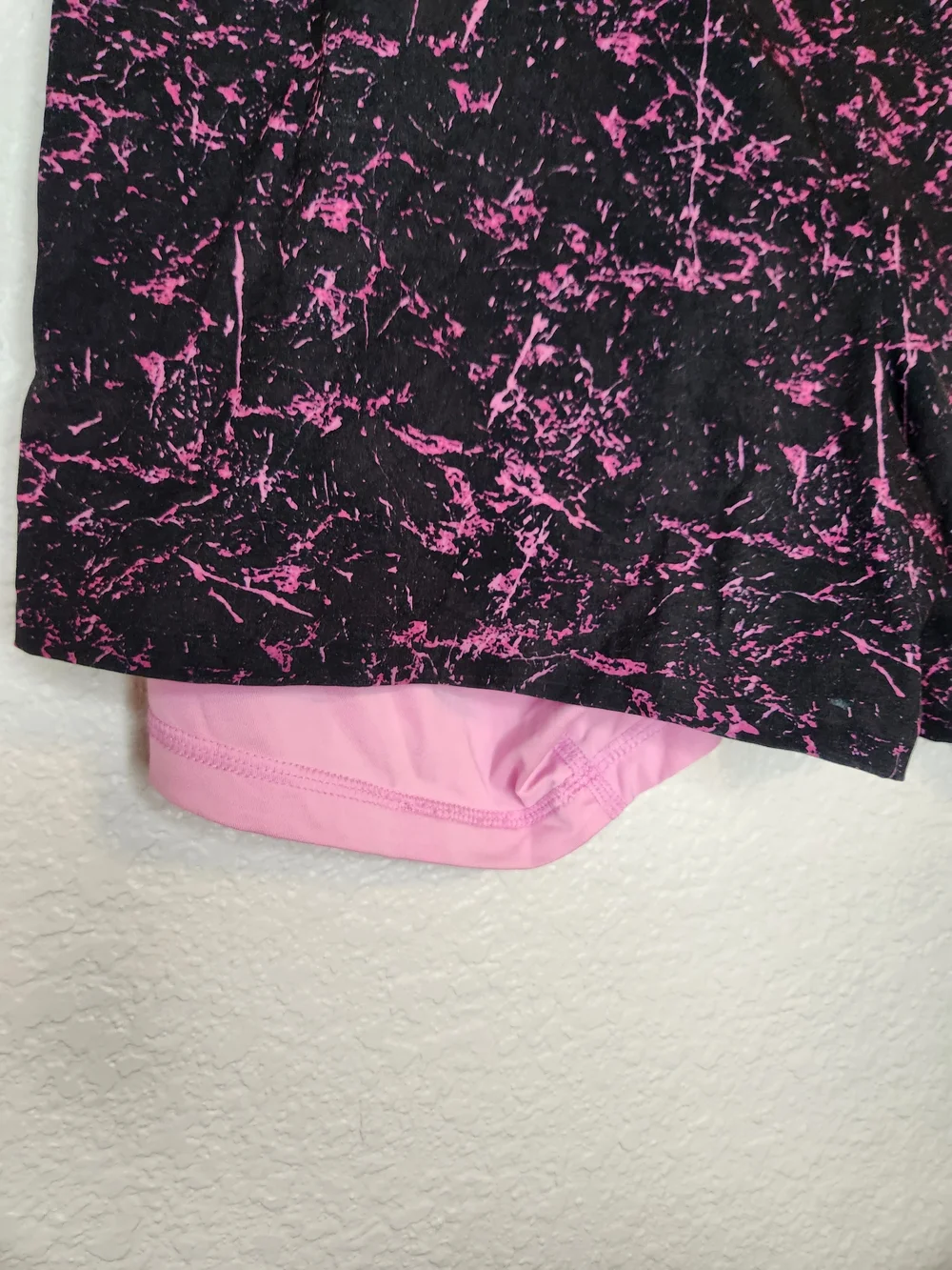 Chubbies Ultimate Training Short black and pink marble size S inseam 4